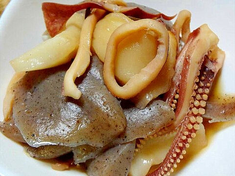 里芋とイカとこんにゃくの煮物